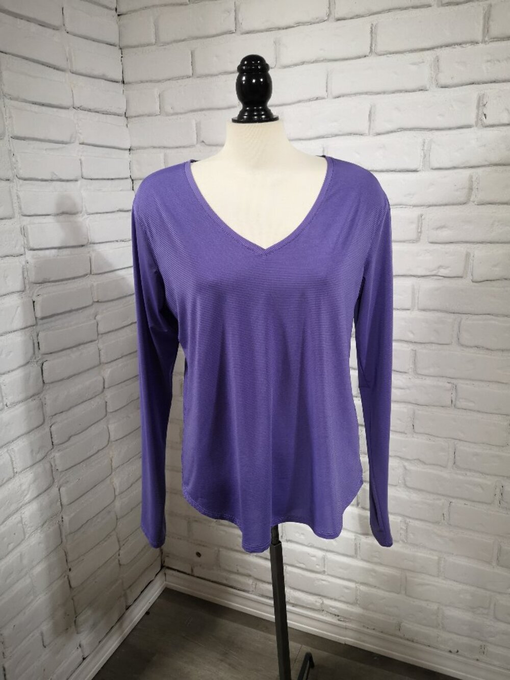 Zyia Active Ladies Size XXL Purple Long Sleeves V-neck Lightweight Athletic Top